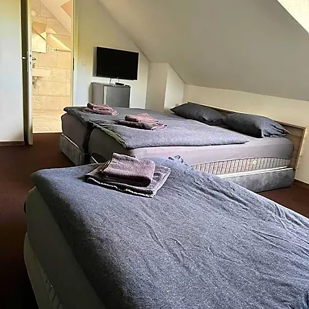 Hotel Linda *