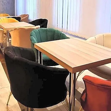 Linda Hotel *